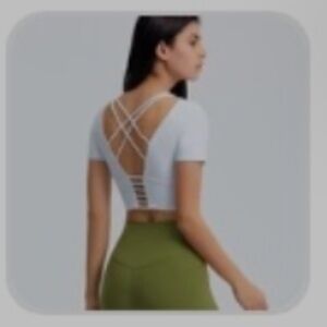 Astoria Seamless Sculpt Quarter-Sleeved Sports
Crop - White - XS